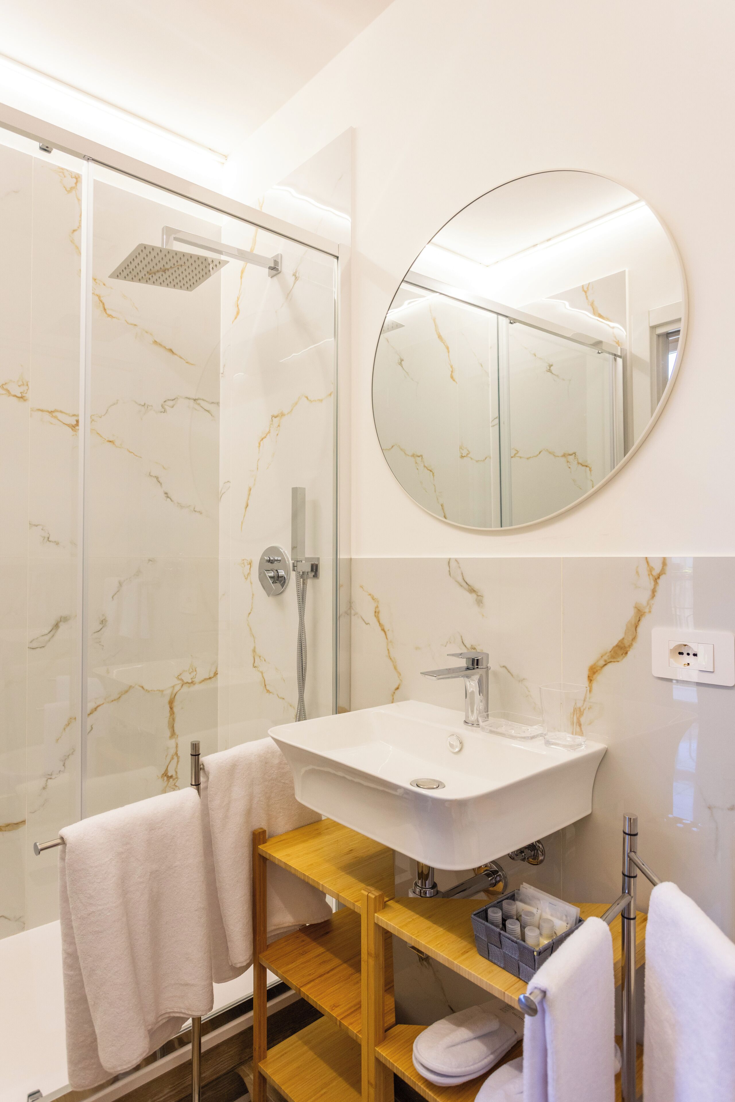 Chambre Double Supérieure, balcon, vue ville | Salle de bain