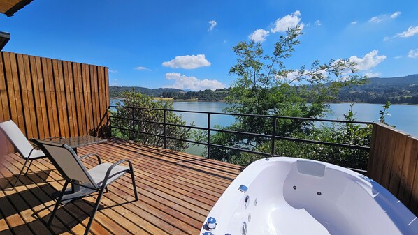 สแตนดาร์ดเคบิน, นำสัตว์เลี้ยงเข้าได้, วิวทะเลสาบ | ลานระเบียง/นอกชาน