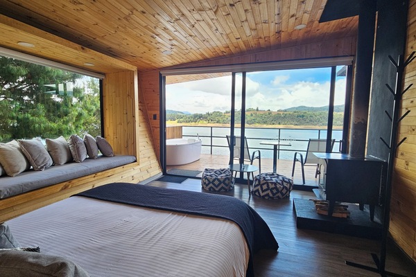 Superior Cabin, Pets Allowed, Lake View | Premium bedding, down comforters, memory foam beds, minibar
