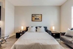 1 bedroom, iron/ironing board, travel cot, WiFi - Heart of Gold-en! Walk Everywhere+ Close to Red Rocks and School of Mines (Golden)