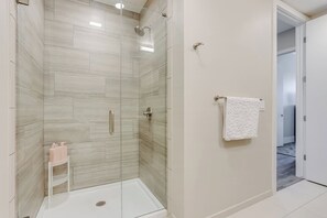 Shower, hair dryer, towels - Heart of Gold-en! Walk Everywhere+ Close to Red Rocks and School of Mines (Golden)