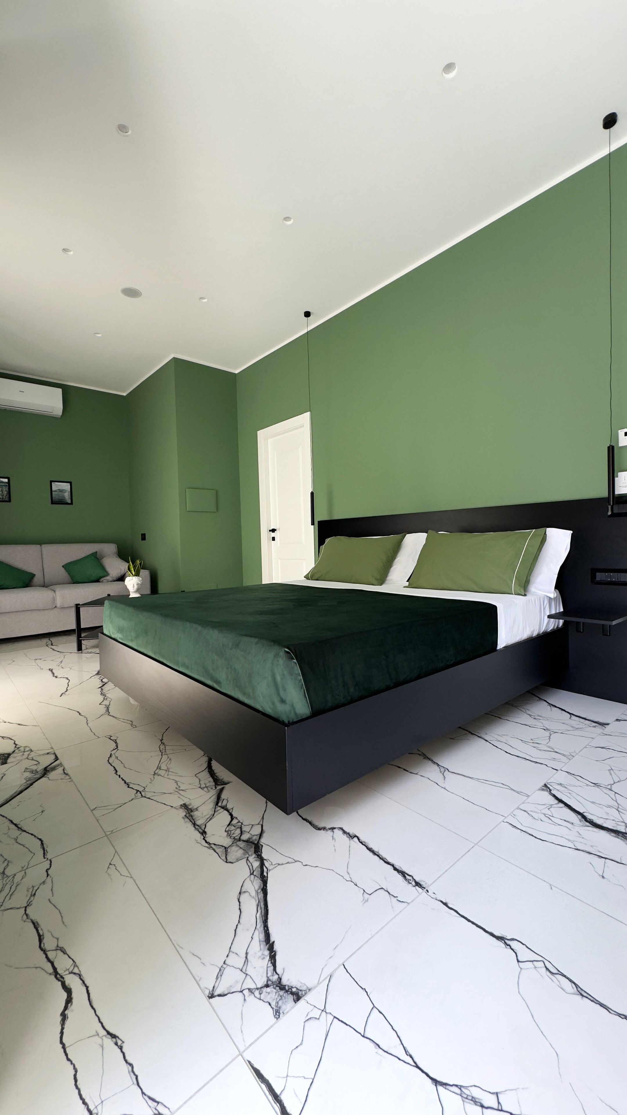 1 habitación, tabla de planchar con plancha, wifi gratis y ropa de cama 