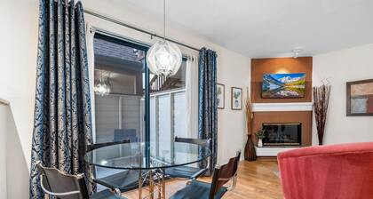 DTC Apartment! Extended Stays, Free Parking & Fast WiFi!