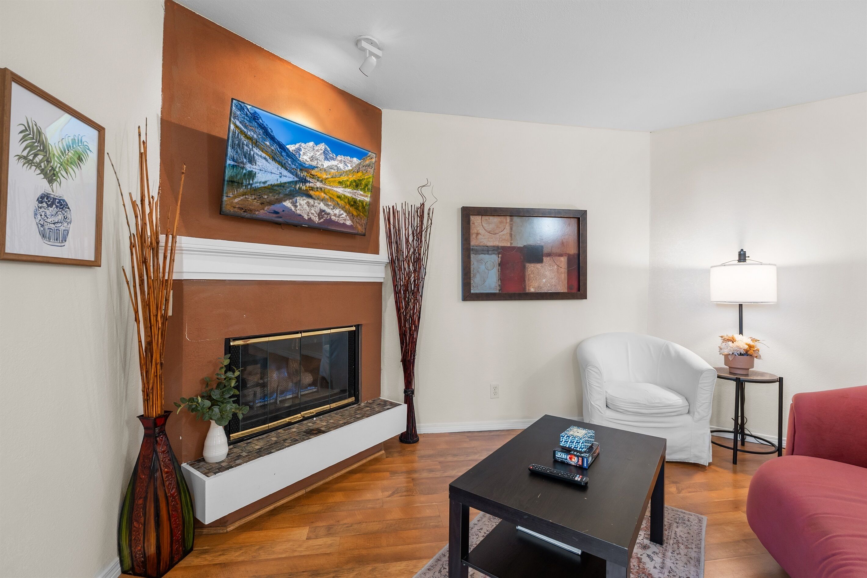 Smart TV, fireplace, offices