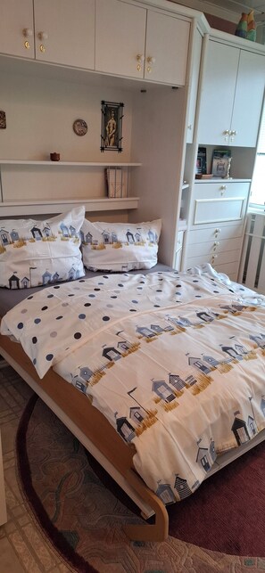 1 bedroom, iron/ironing board, bed sheets - Vacation apartments in the historic district of Berlin-Mitte. (Berlin)