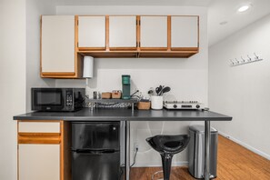 Fridge, microwave, coffee/tea maker, toaster - DTC Studio! Extended Stay, Free Parking & Fast WiFi! (Greenwood Village)