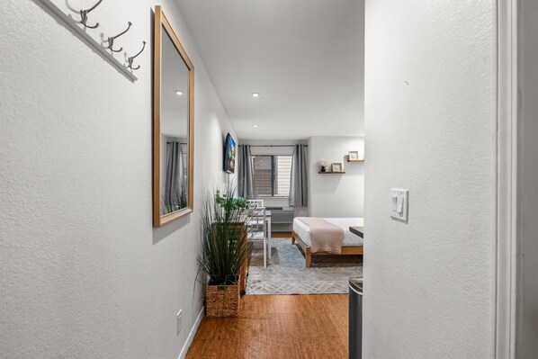 Desk, iron/ironing board, WiFi, bed sheets - DTC Studio! Extended Stay, Free Parking & Fast WiFi! (Greenwood Village)