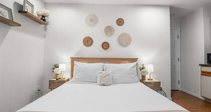 DTC Studio! Extended Stay, Free Parking & Fast WiFi!