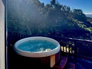 Outdoor spa tub - Moon Star Cottage | Hot Tub, Ocean Front | Gualala (Gualala)