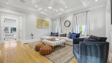 TV, fireplace, stereo