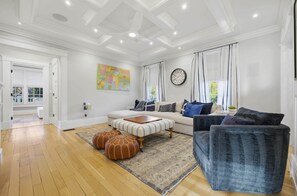 电视、壁炉、立体声音响