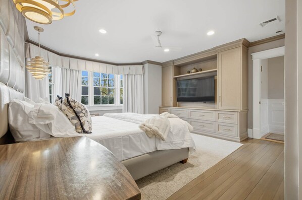 客房内保险箱、熨斗/熨衣板、WiFi、床单