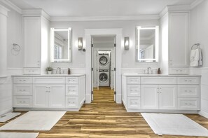 Interior - Harbor House Stony Brook Village (Stony Brook)