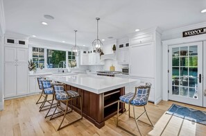 冰箱、微波炉、烤箱、炉灶