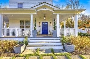 Exterior detail - Harbor House Stony Brook Village (Stony Brook)