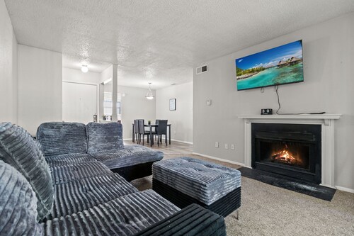 2-bedroom apartment in pleasant Arlington with AC for relaxing stays