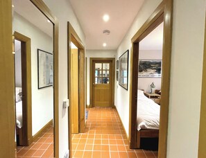 Bügeleisen/Bügelbrett, kostenloses WLAN, Bettwäsche