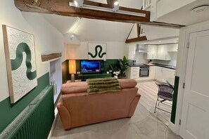 TV - Stunning Flat next to Cathedral - Pass the Keys (Lincoln)