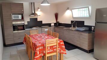 Frigorífic, microones, forn i placa de cuina