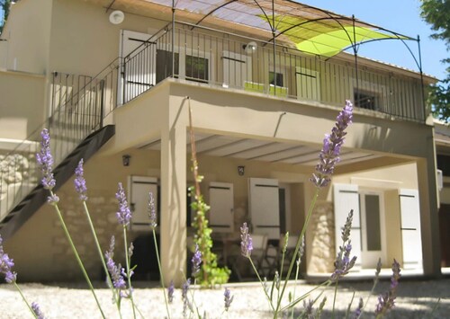 Gîte 'Mas La Mounine - Du Bas' avec jardin privé, Wi-Fi et climatisation