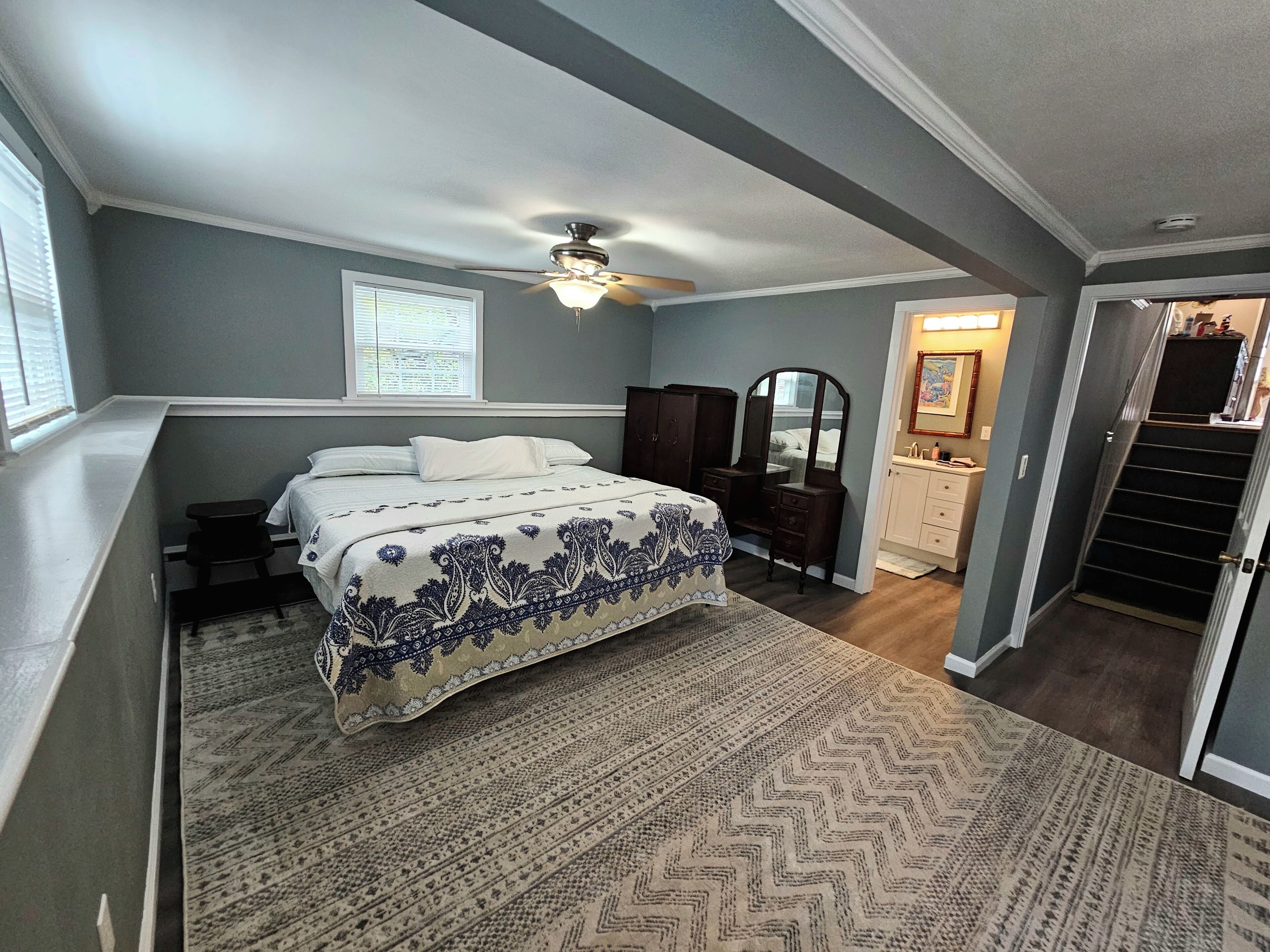 5 chambres, fer et planche à repasser, Wi-Fi, draps fournis