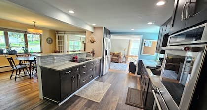 Welcoming 5-BD/ 3-BA house with AC, POOL, & PRIVATE YARD in charming Wallingford