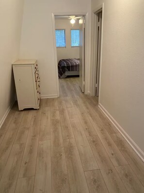 3 slaapkamers, een strijkplank/strijkijzer, wifi, beddengoed