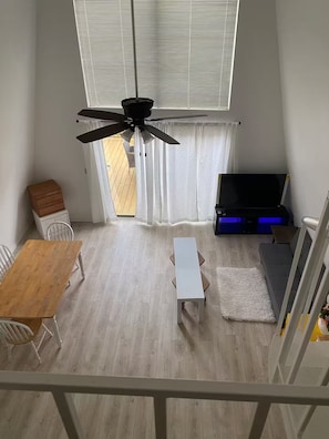 Interior - Rothi Lakehouse: A Tranquil Escape at Lake Travis (Leander)