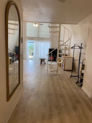 Interior - Rothi Lakehouse: A Tranquil Escape at Lake Travis (Leander)