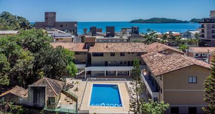 Apt in Condo w/ Pool 140 m From the Beach Rar0213