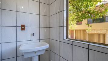 Basic Apartment | Bathroom | Shower