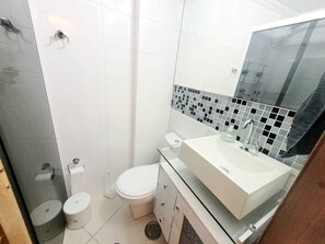 Towels, toilet paper - 2-BEDROOM APARTMENT - FULLY FURNISHED - BEACHFRONT - PET FRIENDLY - DREAM BEACH (Itanhaém)