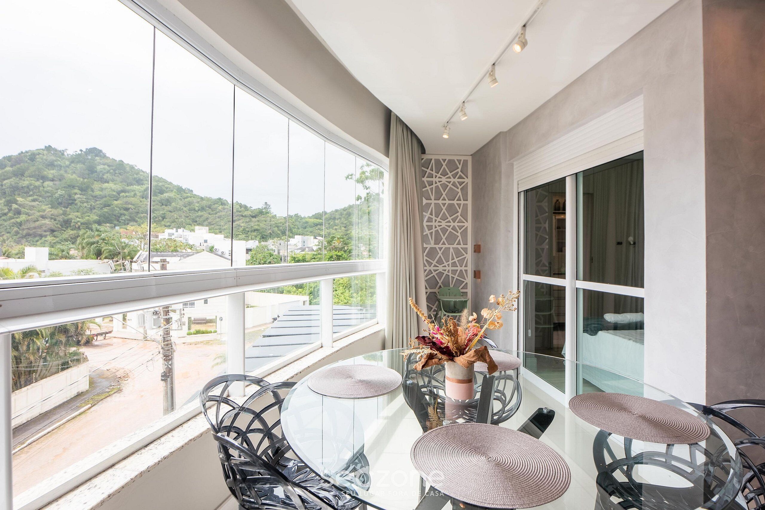 Basic Apartment | Dining