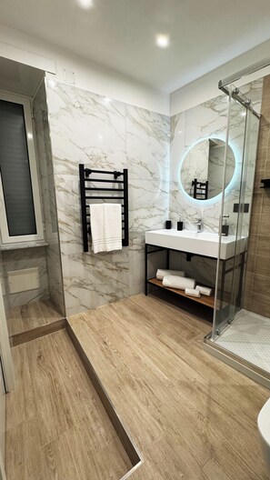 تجهيزات دش، مجففات شعر، مراحيض شطف، مناشف