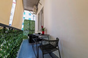 تناول الطعام بالخارج