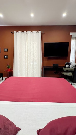 1 dormitorio, tabla de planchar con plancha, wifi gratis y ropa de cama