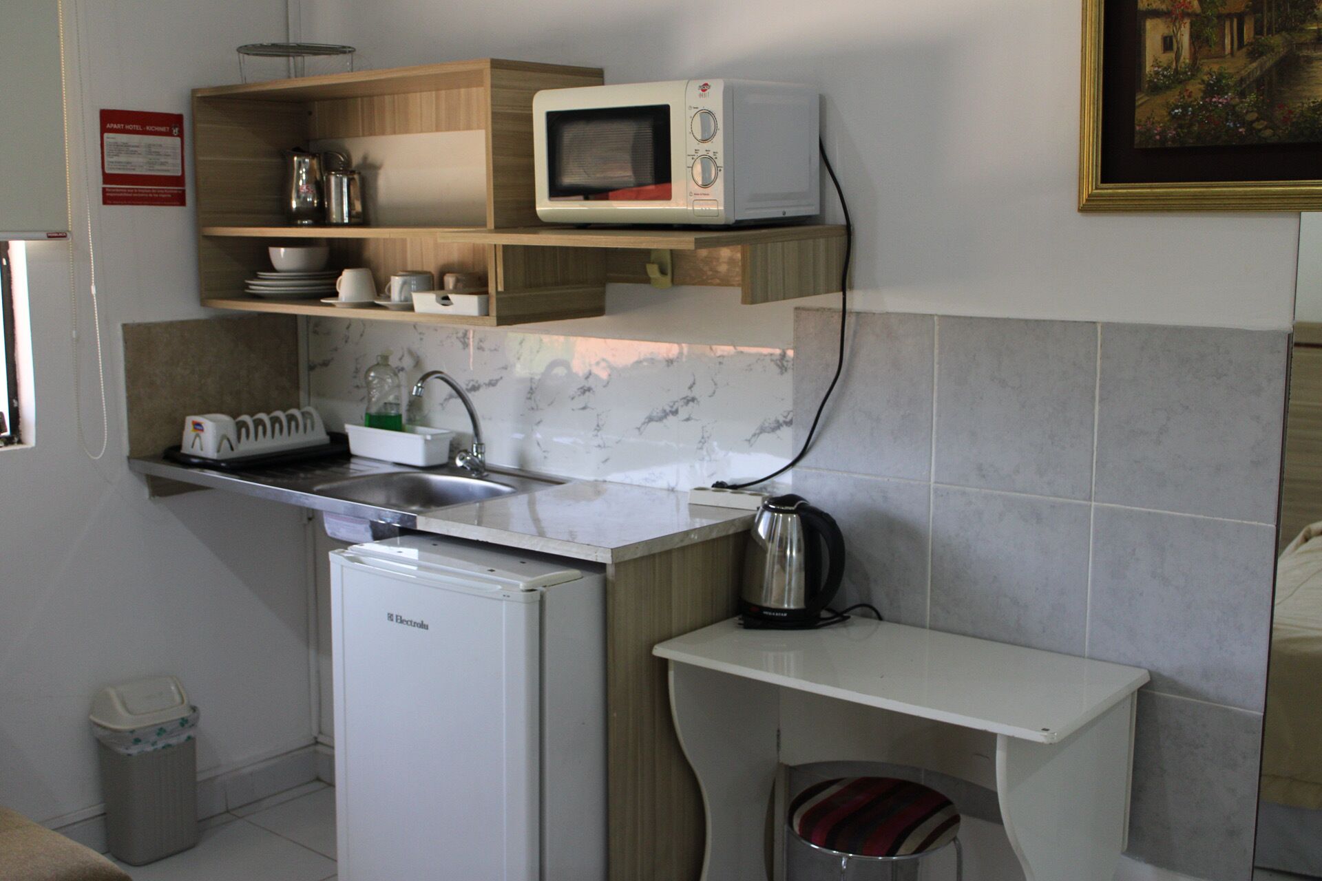 Triple Room | Private kitchen | Mini-fridge, microwave, stovetop, cookware/dishes/utensils