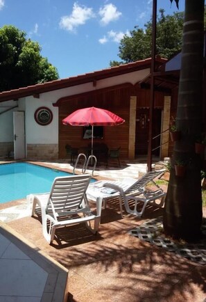 Hồ bơi ngoài trời 