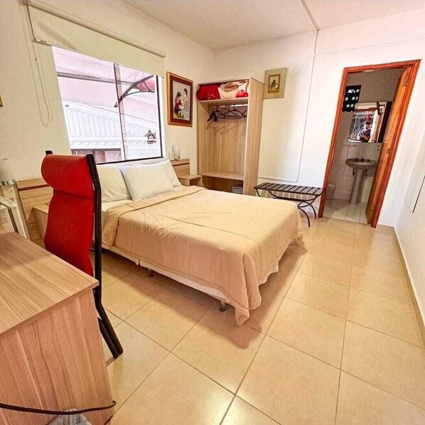 Apartament estàndard | Caixa forta a l'habitació i escriptori 