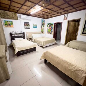 Firemannsrom – basic | Safe på rommet, skrivebord og skrivebord for bærbar PC