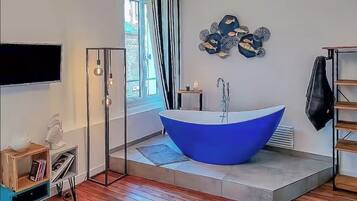 Shower, towels, soap, toilet paper