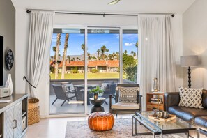 Smart TV, stereo - Stunning, Fully Remodeled 2-Bed/2-Bath Residence in Serene Palm Desert (Palm Desert)