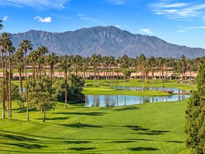 Golf - Stunning, Fully Remodeled 2-Bed/2-Bath Residence in Serene Palm Desert (Palm Desert)