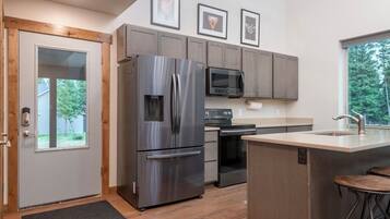 Micro-ondes, four, plaque de cuisson, lave-vaisselle