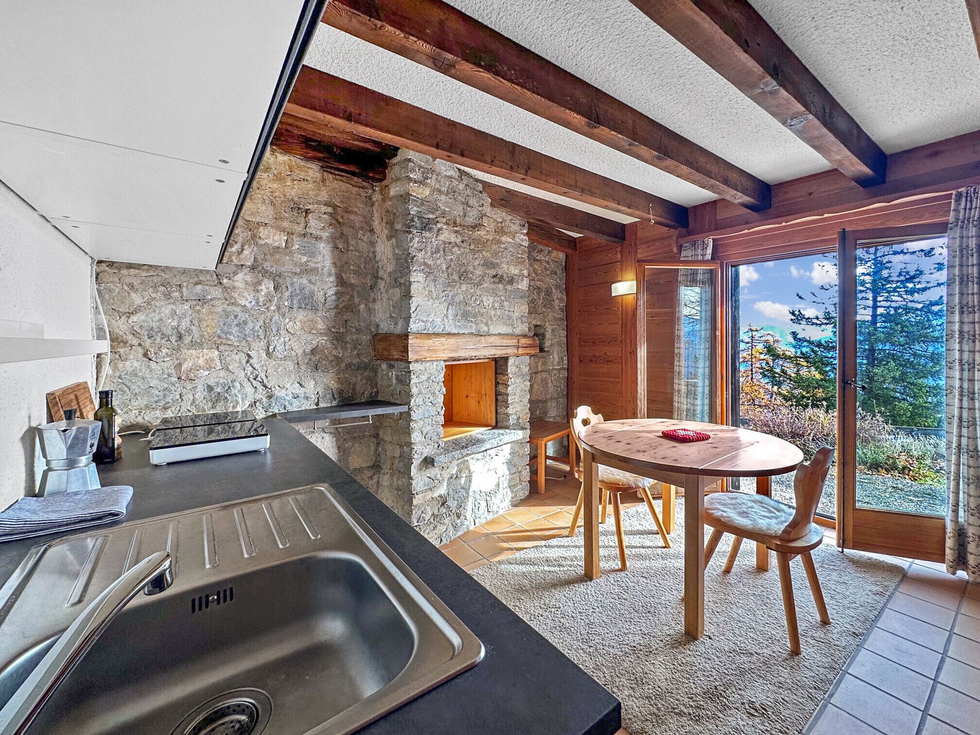 Fridge, coffee/tea maker, electric kettle, toaster