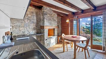 Réfrigérateur, cafetiÚre/bouilloire, bouilloire électrique, grille-pain