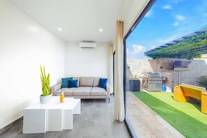 A modern living room with a sofa, a coffee table, and a potted plant. - Pool&Jacuzzi 18 Guests Complex Sea La Vie 10Br|5Ba (aruba)