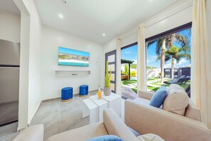 Smart TV - Sea La Vie Suites at Palm Beach - 5 units 10Bedrooms & 5Bathrooms w/Pool&Jacuzzi (aruba)