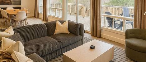 Smart-TV, Kamin, Tischtennisplatte