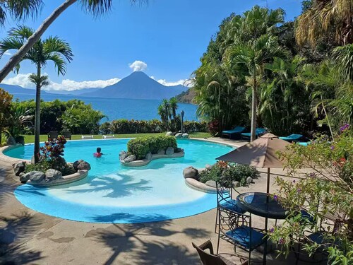 2bd/3ba Amazing Lakefront Home w/Private Beach